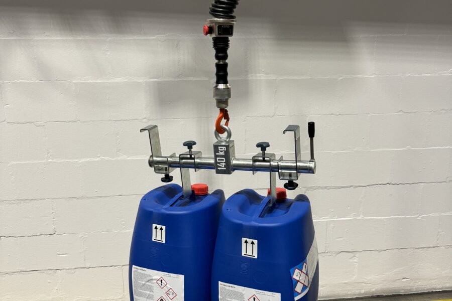 chwytak do kanistrów, chwytak mechaniczny, chwytakom przemysłowym, urządzenia transportu bliskiego